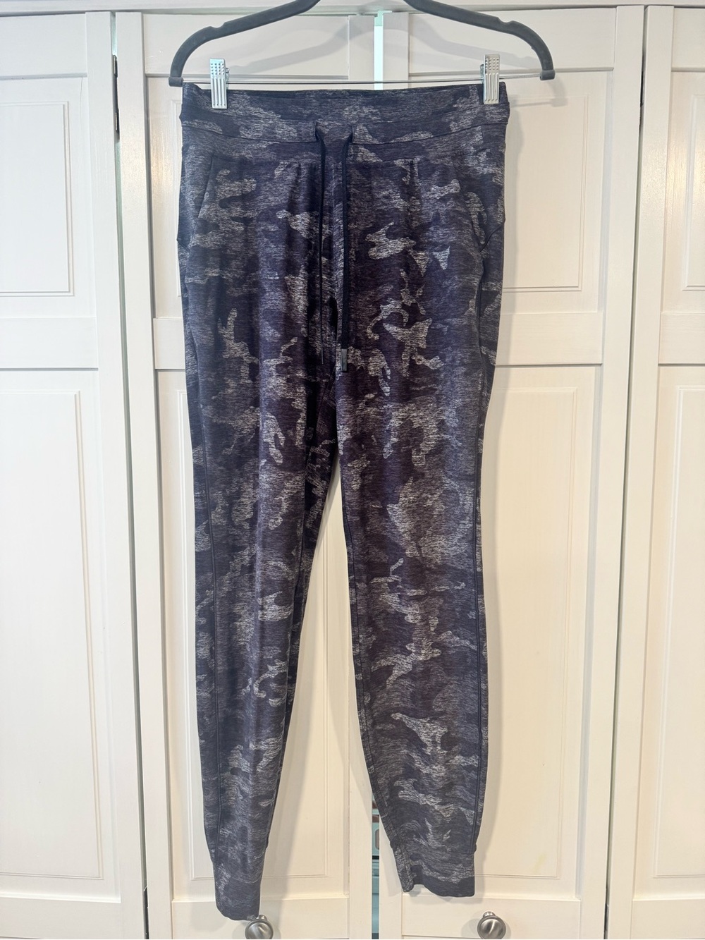 lululemon athletica Heathered Charcoal Gray Camo Drawstring Joggers